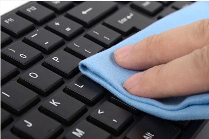Vệ sinh bàn phím laptop